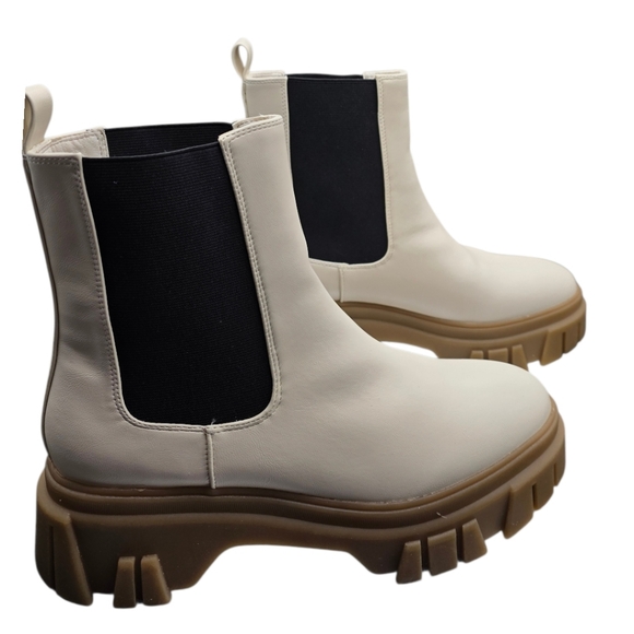 Chinese Laundry Shoes - Chinese Laundry Jenny Platform Chelsea Boot Cream 9.5 NIB